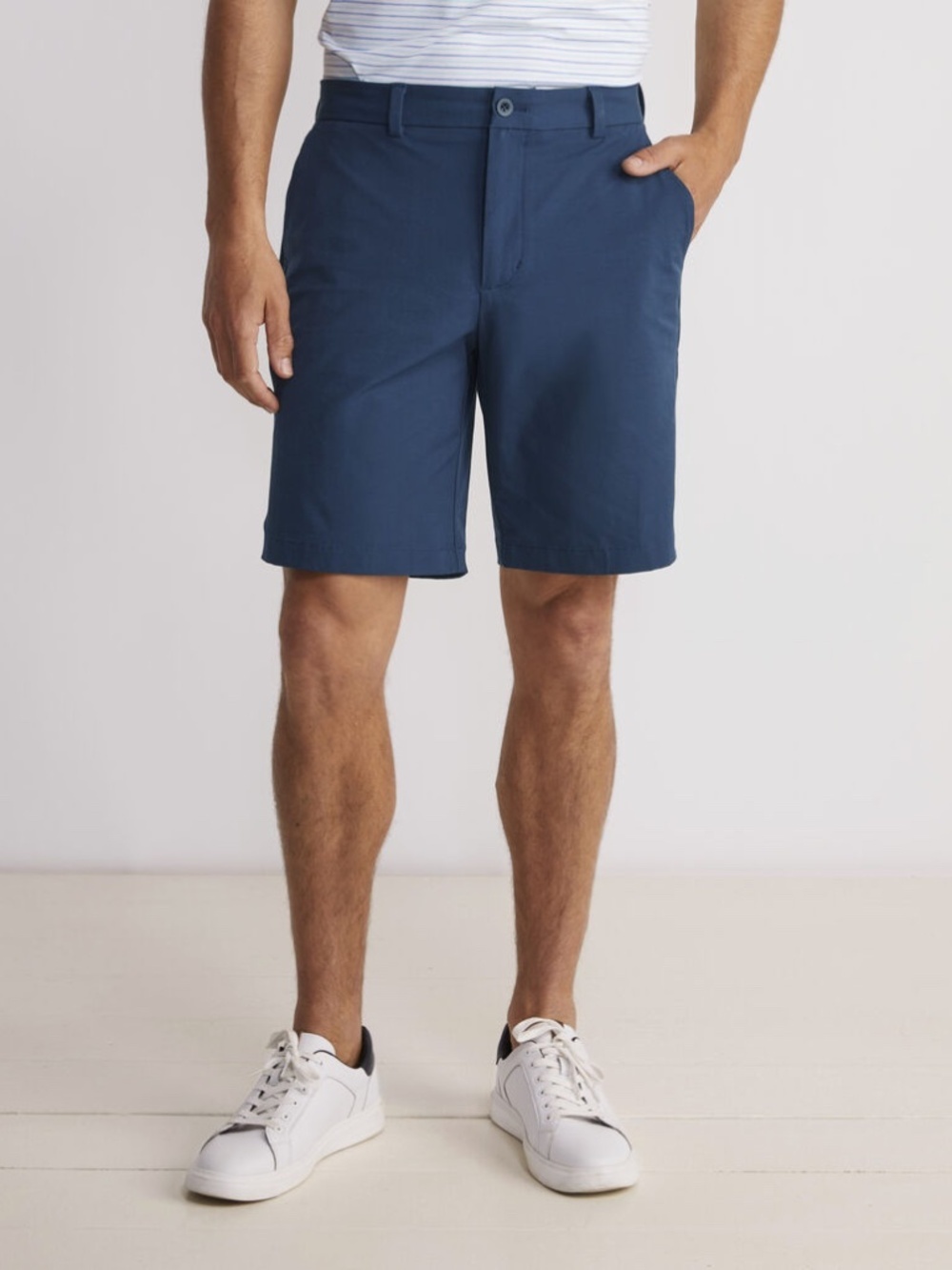 Vineyard Vines On-The-Go Performance Shorts 9” Stretch Golf Casual 42